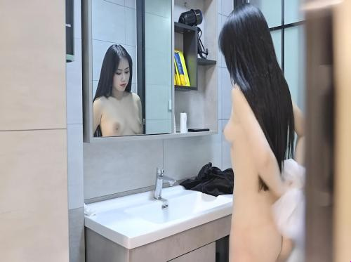 Bantu gadis kesepian itu mencapai puncak