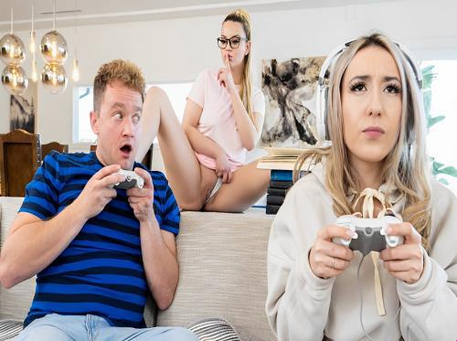 Undang sahabat Anda ke rumah Anda untuk bermain game dan Anda melamar kekasih Anda