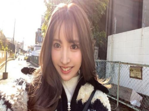 Perawan yang beruntung belajar cara berhubungan seks dengan idola Yua Mikami