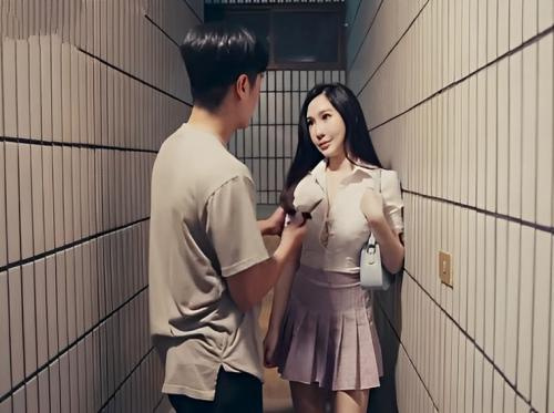 Perampok bertemu dengan seorang gadis playboy yang kelelahan