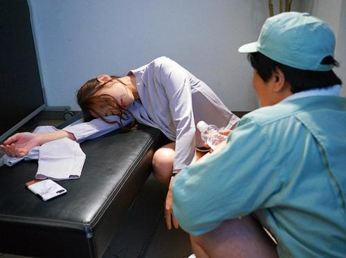 Pemerkosaan rekan kerja yang sedang tidur Airi Kijima